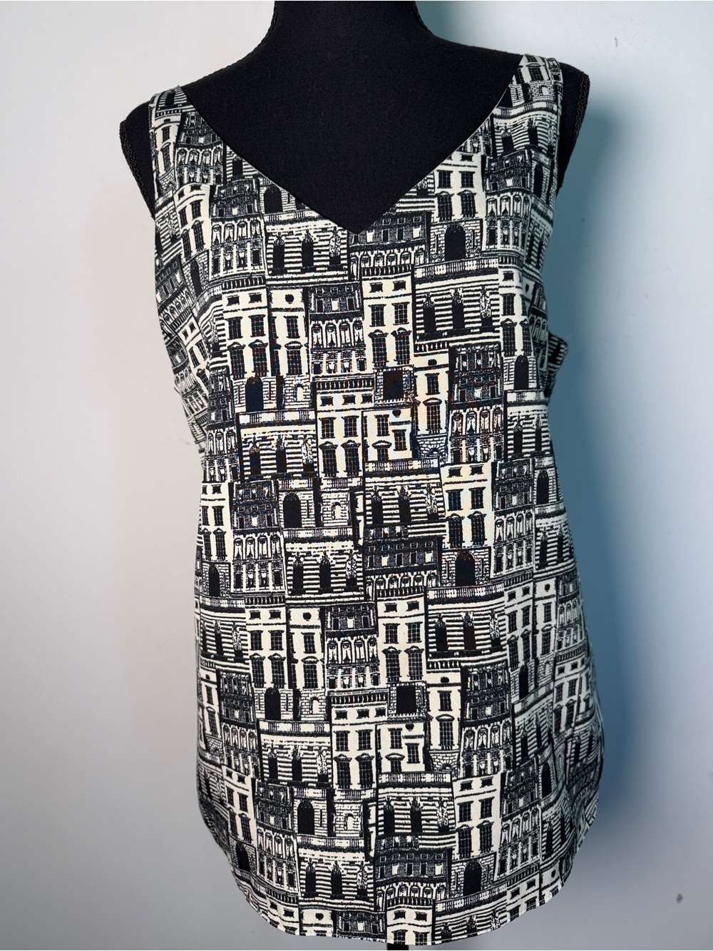 Banana Republic Cityscape Print Tank Top Black White  Sz L Petiite